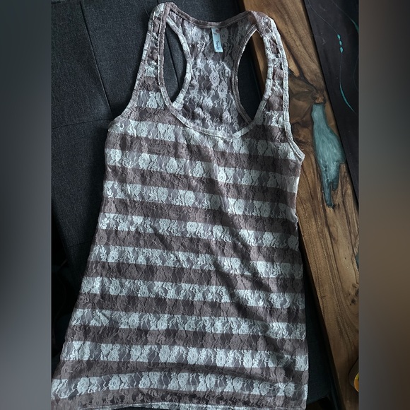 ⭐️3/$20 Lace racer back tank - Picture 1 of 3